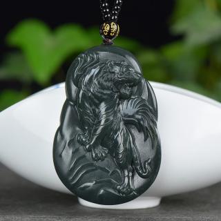 和田玉青玉上山虎牌吊坠