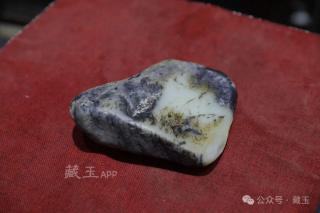 和田玉里的顶级山流水,每一种都极为少见,有一种比籽料还贵!